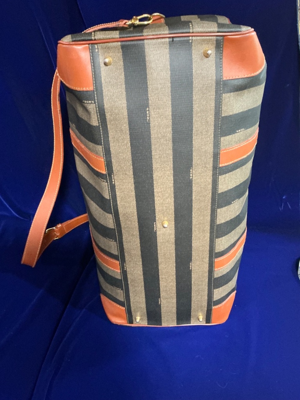 Vintage Authentic Fendi Pequin dufflel bag with shoulder strap - Picture 9 of 16
